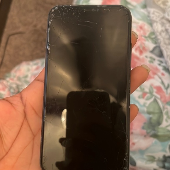 The iPhone has a little problem - Picture 1 of 2